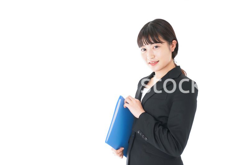 笑顔のスーツを着たビジネスウーマン