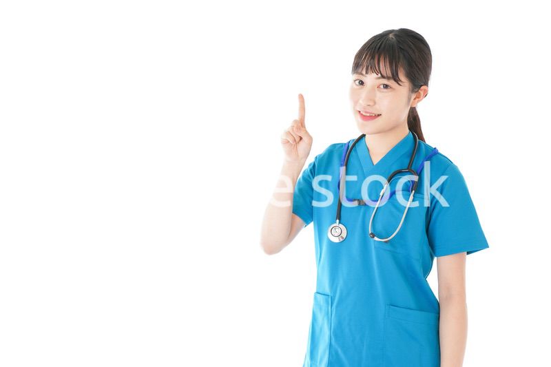 指をさす笑顔の若いナース