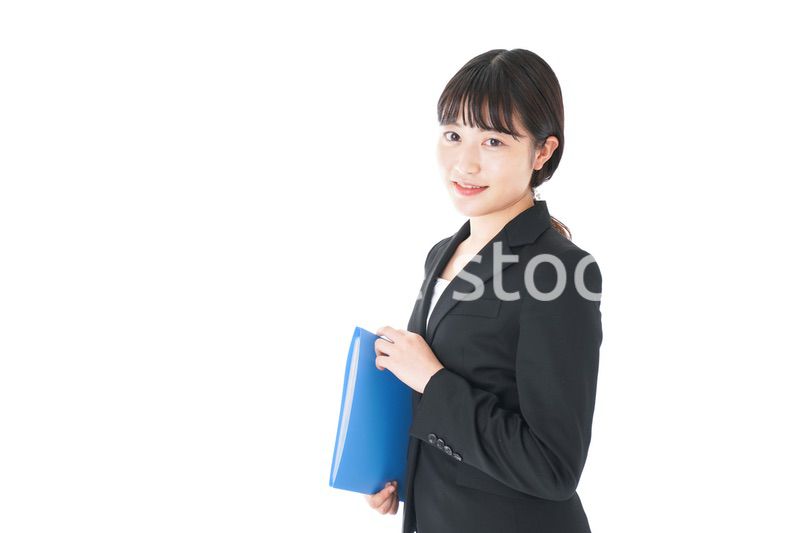 笑顔のスーツを着たビジネスウーマン