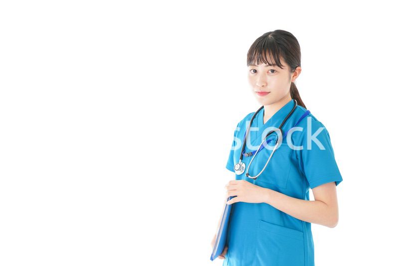 笑顔の若いナース