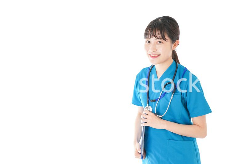 笑顔の若いナース