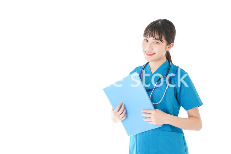 笑顔の若いナース