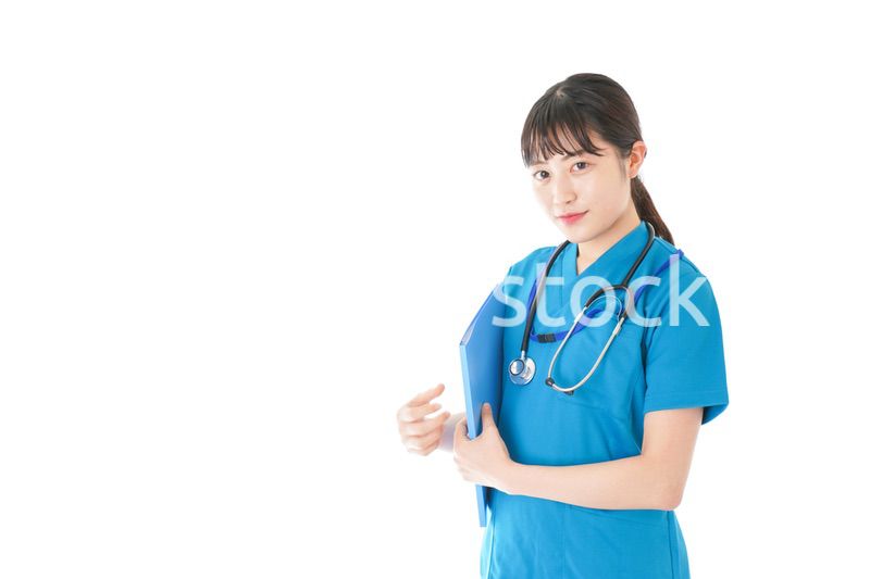 笑顔の若いナース