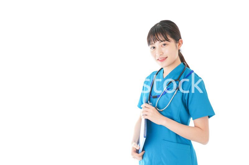 笑顔の若いナース