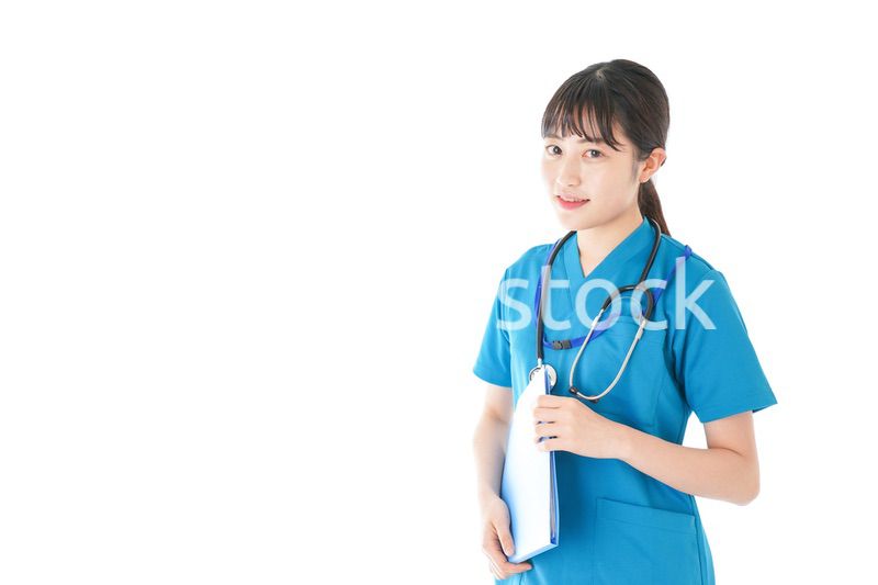 笑顔の若いナース
