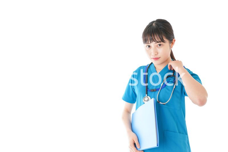 笑顔の若いナース