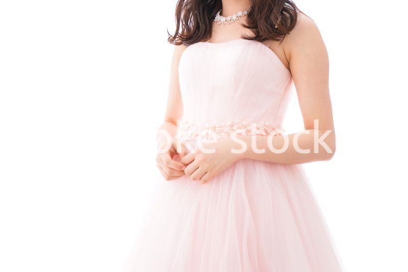 ドレスを着た若い花嫁