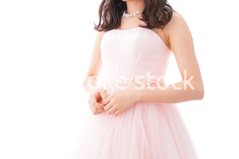 ピンクのドレスを着た花嫁