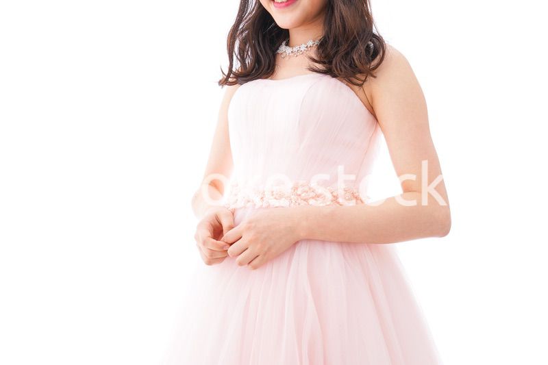 ピンクのドレスを着た花嫁