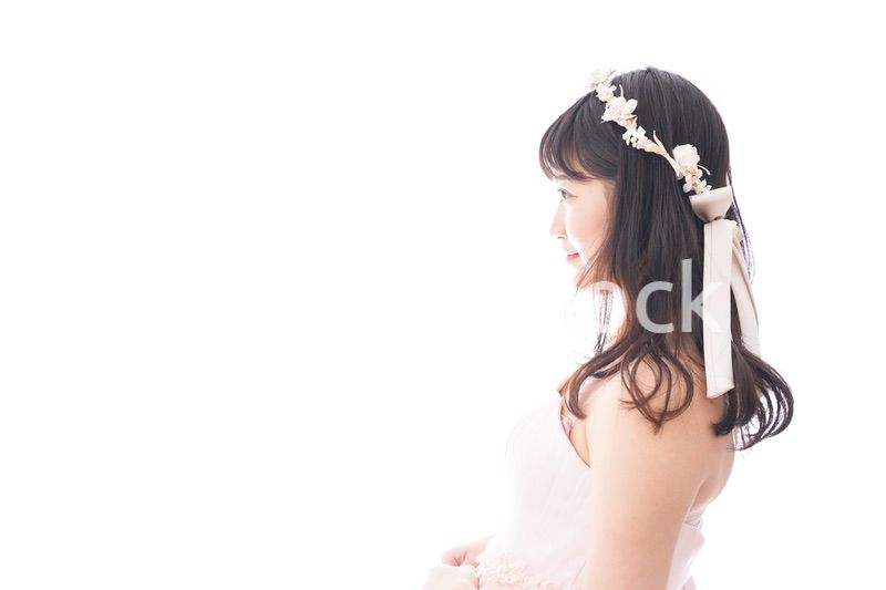 ドレスを着た若い花嫁