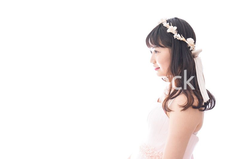 ピンクのドレスを着た花嫁