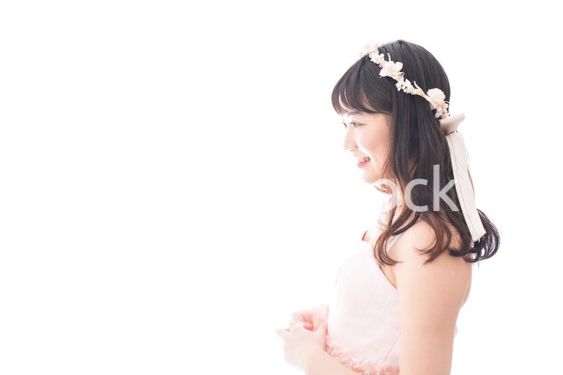 ドレスを着た若い花嫁