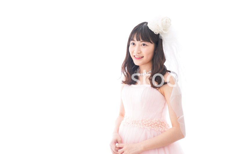 ピンクのドレスを着た花嫁