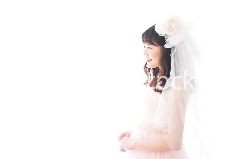 ドレスを着た若い花嫁