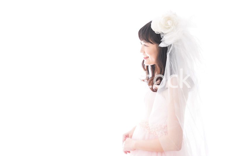 ドレスを着た若い花嫁