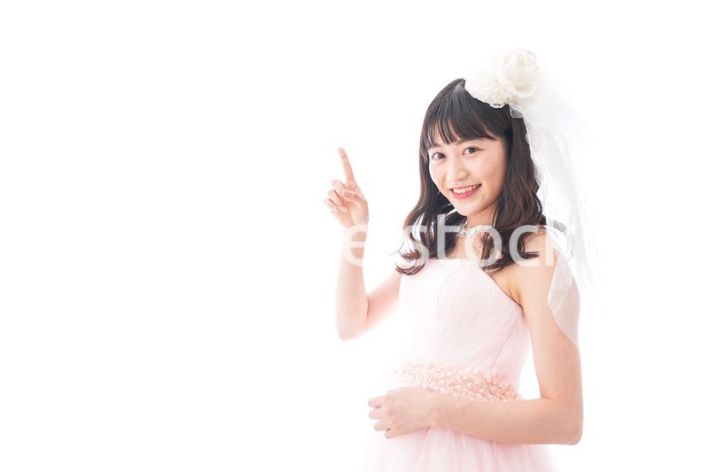 ピンクのドレスを着た花嫁