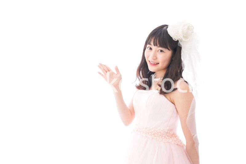 ポイントを指差す若い花嫁