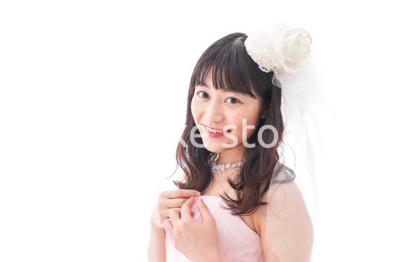 ピンクのドレスを着た花嫁