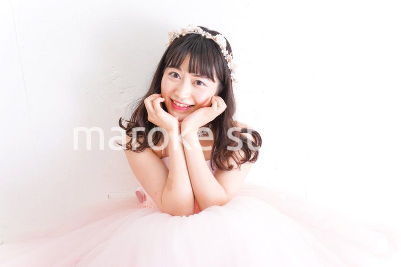 ピンクのドレスを着た花嫁