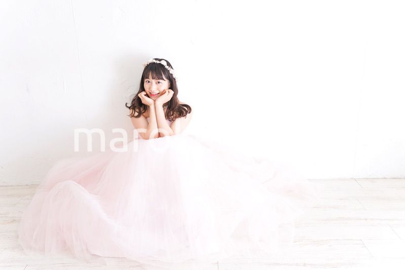 ピンクのドレスを着た花嫁
