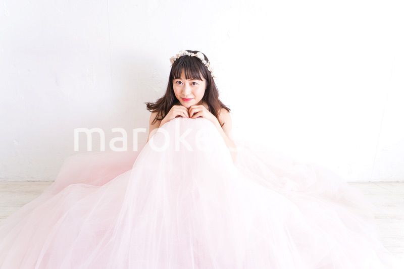 ピンクのドレスを着た花嫁