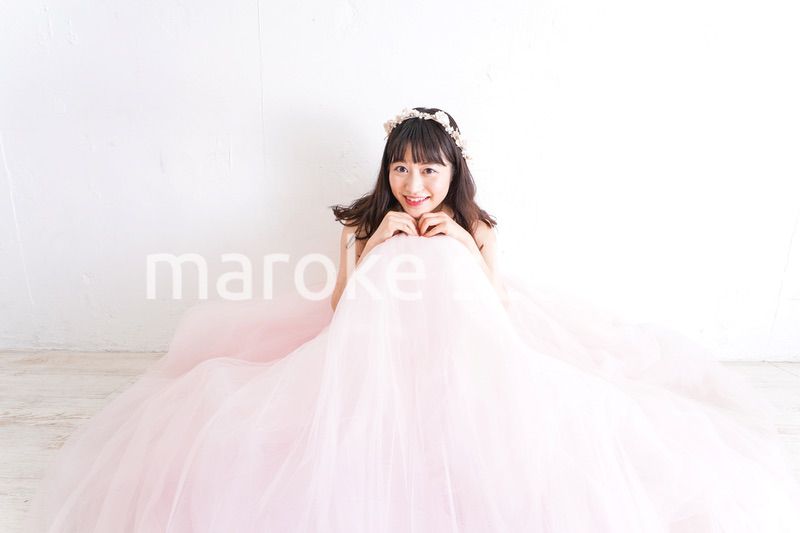 ピンクのドレスを着た花嫁