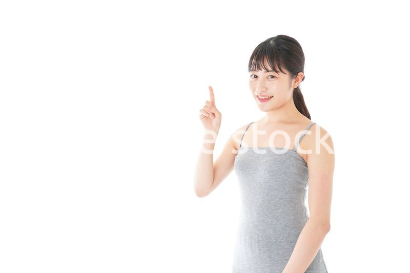 ビューティーアドバイスをする若い女性