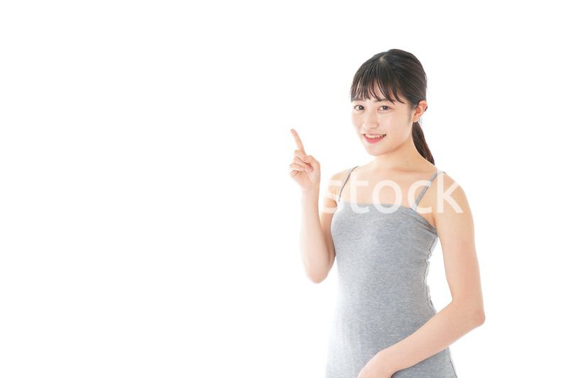 ビューティーアドバイスをする若い女性