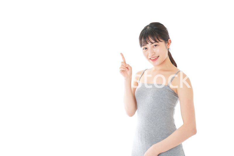 ビューティーアドバイスをする若い女性