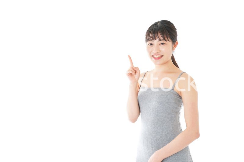 ビューティーアドバイスをする若い女性