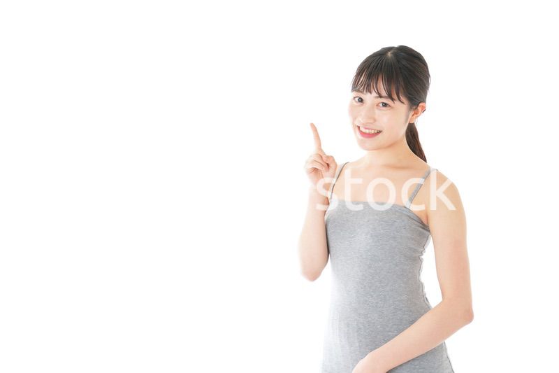 ビューティーアドバイスをする若い女性