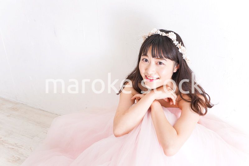 ピンクのドレスを着た花嫁