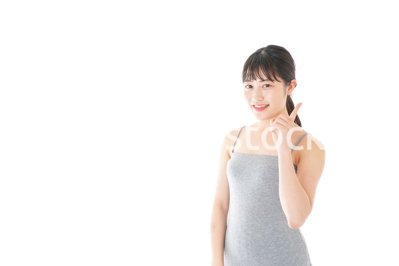 ビューティーアドバイスをする若い女性