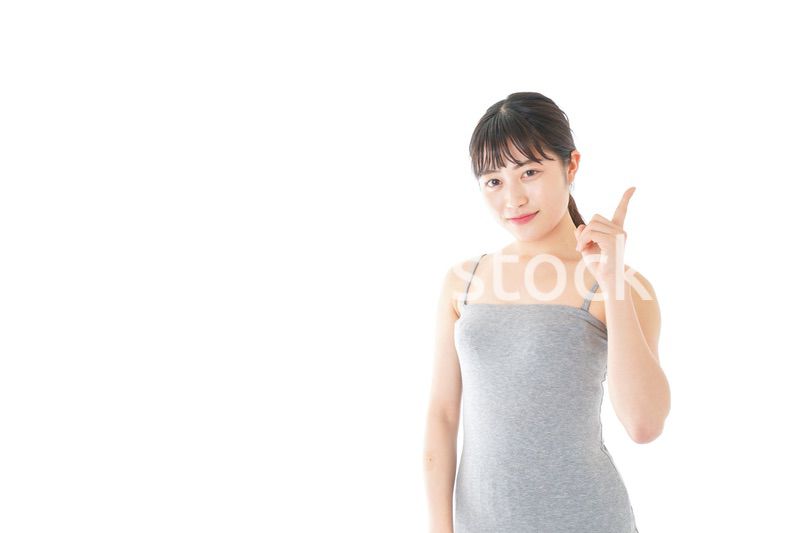 ビューティーアドバイスをする若い女性