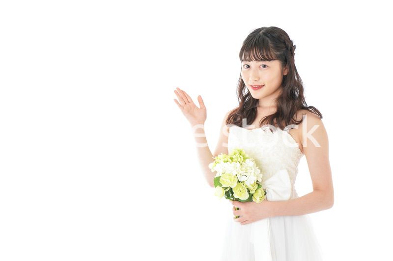 ブーケを持ち指差す花嫁の女性