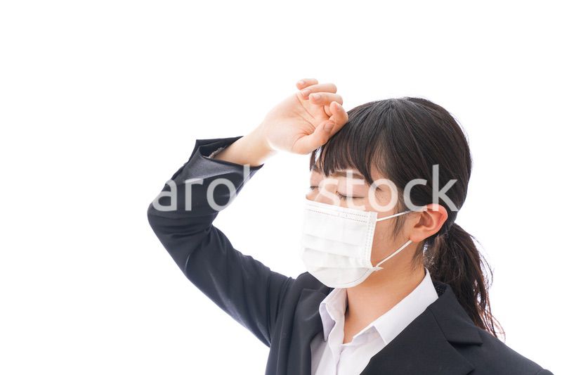 風邪をひいた若い女性