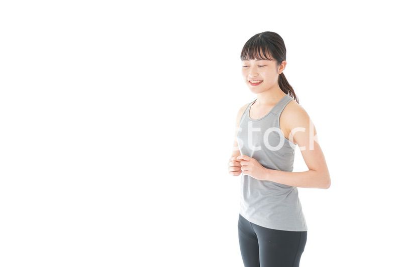 スポーツウェアを着た若い女性