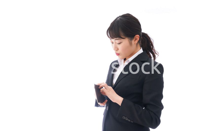 貧困に陥る若いビジネスウーマン