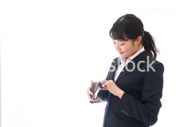 貧困に陥る若いビジネスウーマン