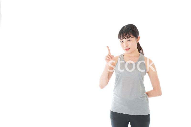 アドバイスをするスポーツウェアを着た若い女性