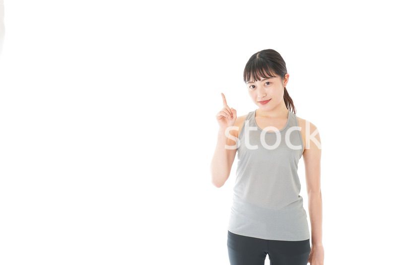 アドバイスをするスポーツウェアを着た若い女性