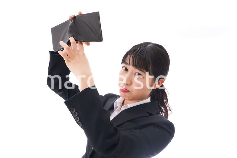 貧困に陥る若いビジネスウーマン
