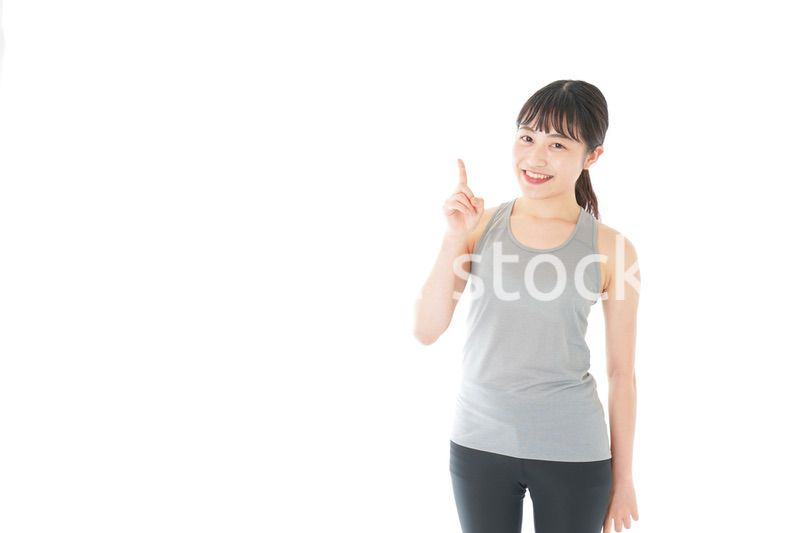 アドバイスをするスポーツウェアを着た若い女性