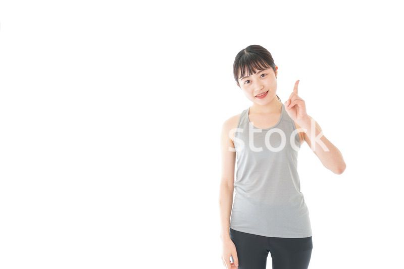 アドバイスをするスポーツウェアを着た若い女性