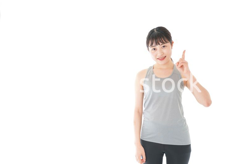 アドバイスをするスポーツウェアを着た若い女性