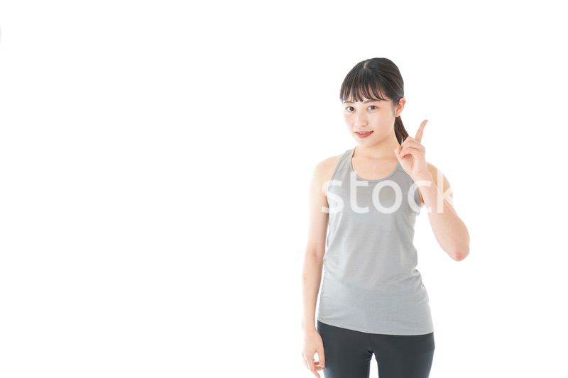 アドバイスをするスポーツウェアを着た若い女性