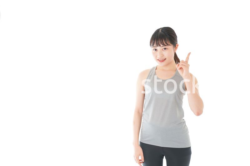 アドバイスをするスポーツウェアを着た若い女性