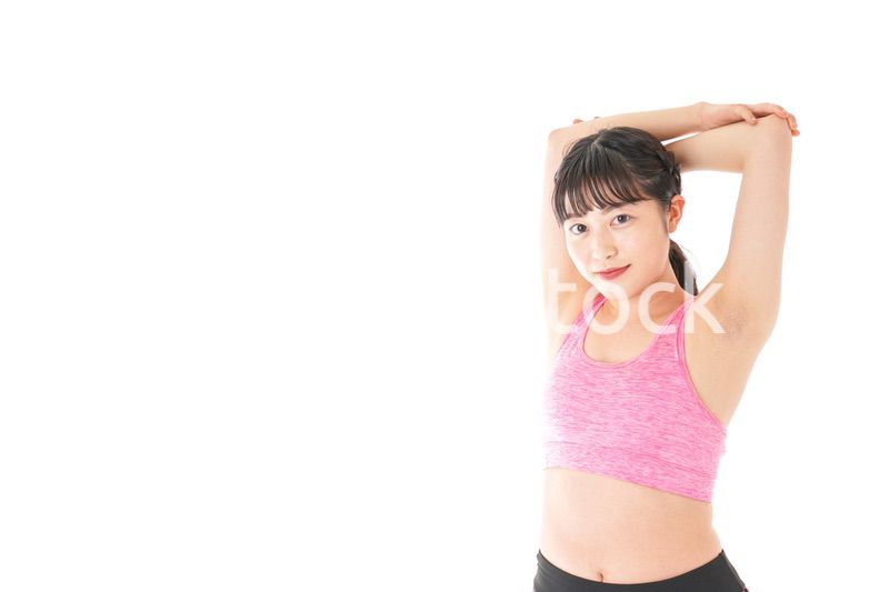 ウォーミングアップをする若い女性