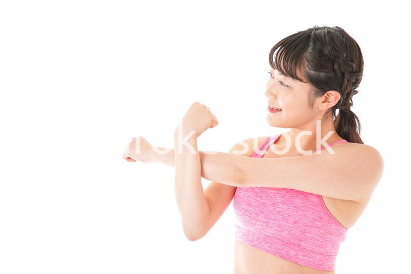 ウォーミングアップをする若い女性