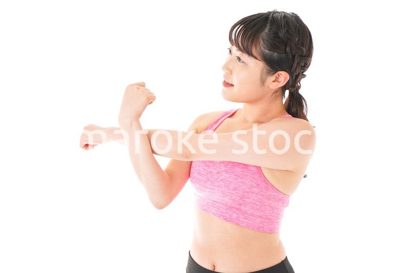 ウォーミングアップをする若い女性